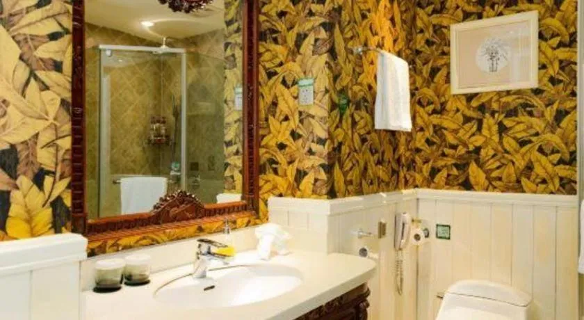 Hangzhou The First World Hotel