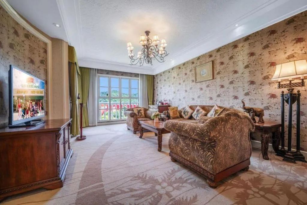 Hangzhou The First World Hotel