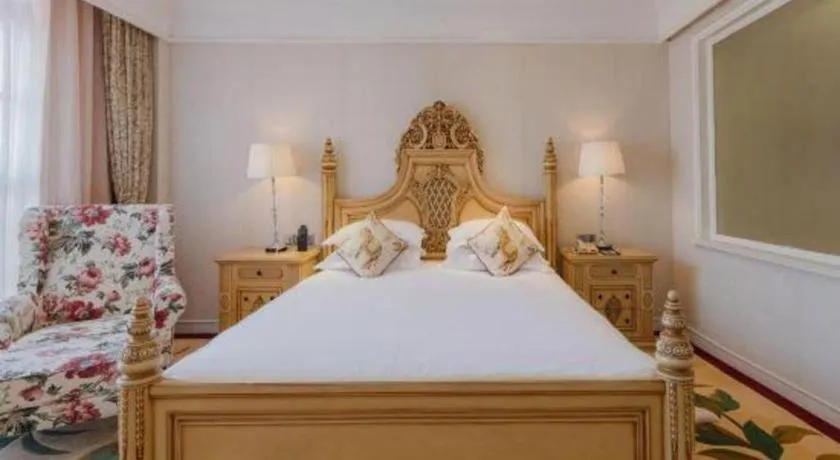 Bed in Hangzhou The First World Hotel