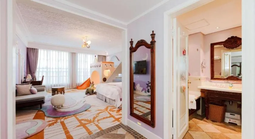 Hangzhou The First World Hotel