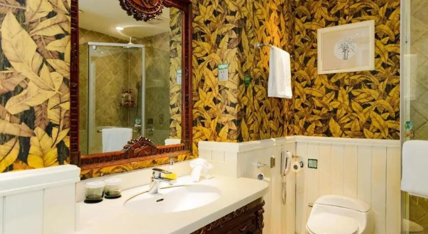 Hangzhou The First World Hotel