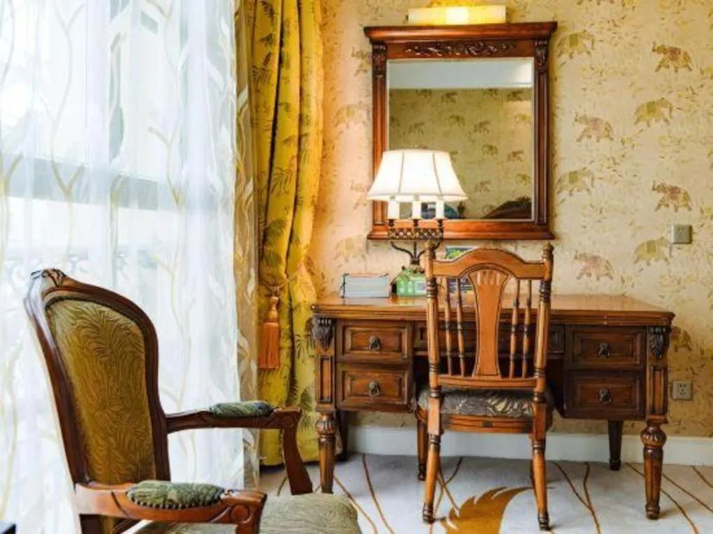 Hangzhou The First World Hotel