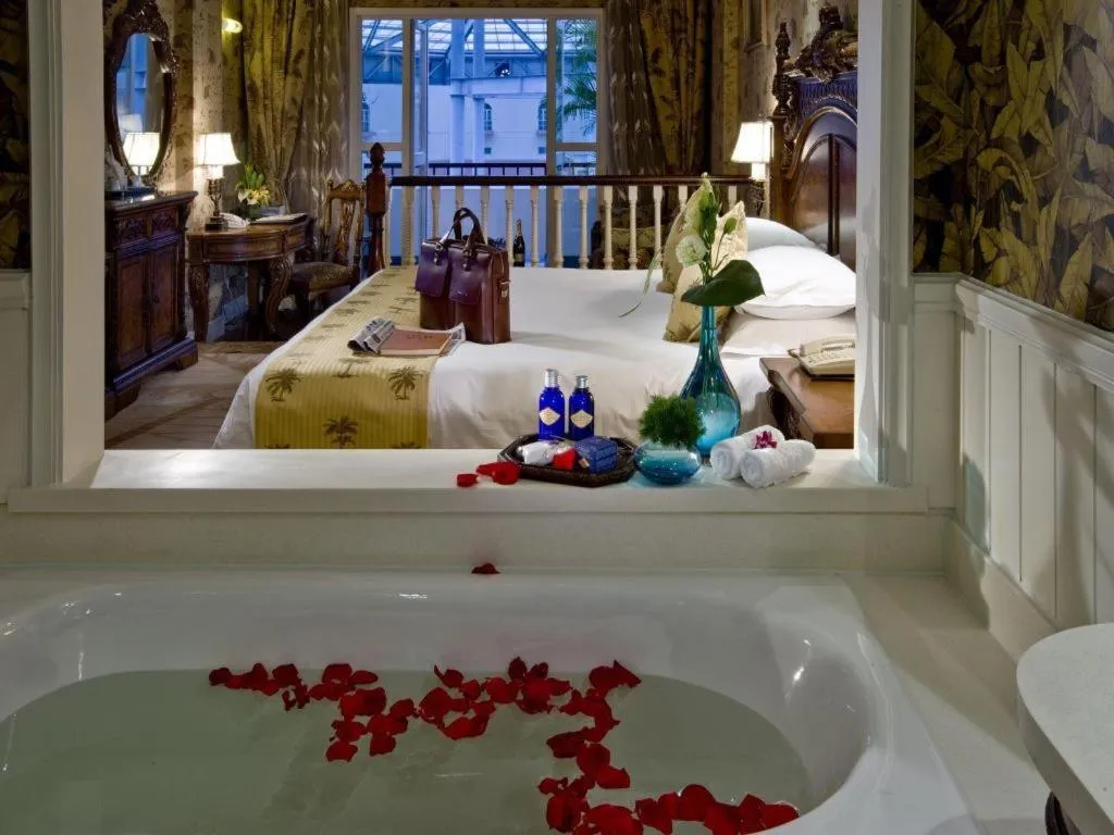 Bed in Hangzhou The First World Hotel