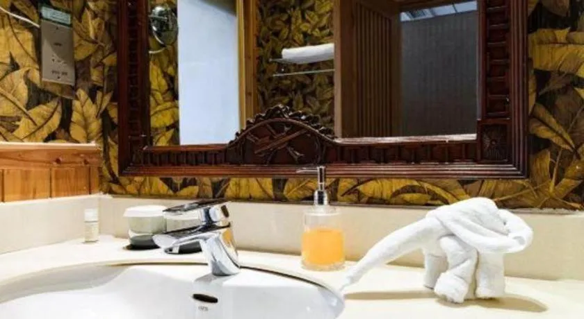 Hangzhou The First World Hotel