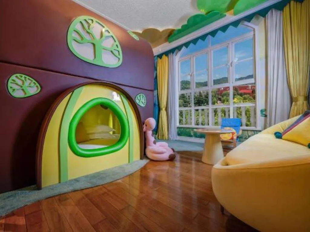 Hangzhou The First World Hotel