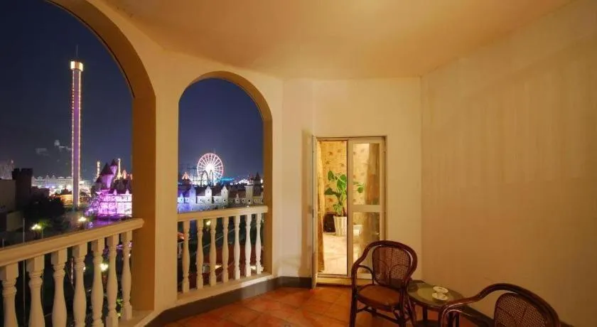 Hangzhou The First World Hotel