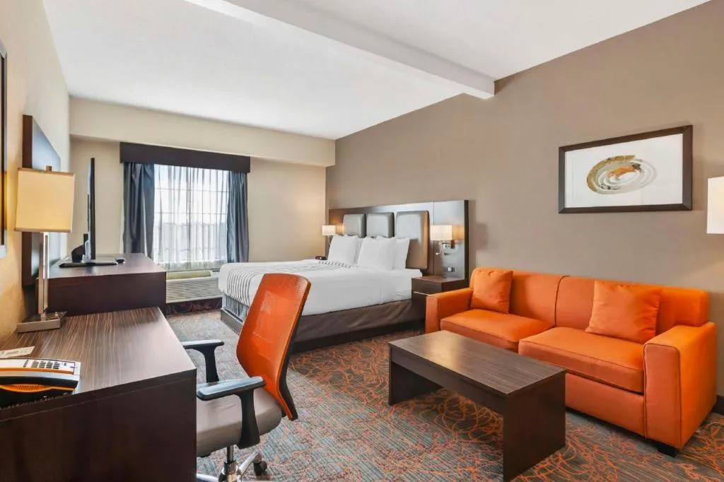 Bed in Best Western Plus Executive Inn