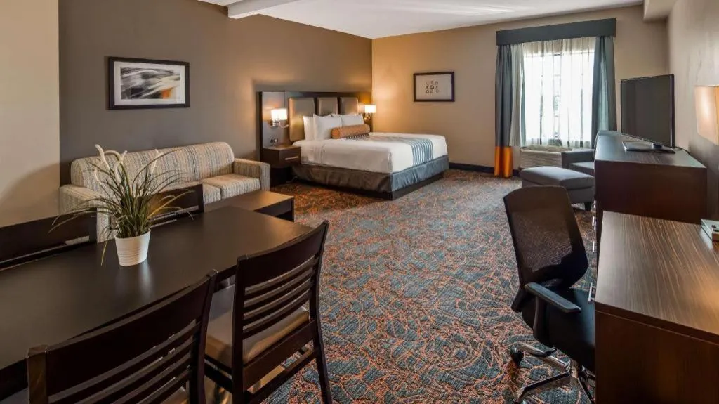 Bed in Best Western Plus Executive Inn