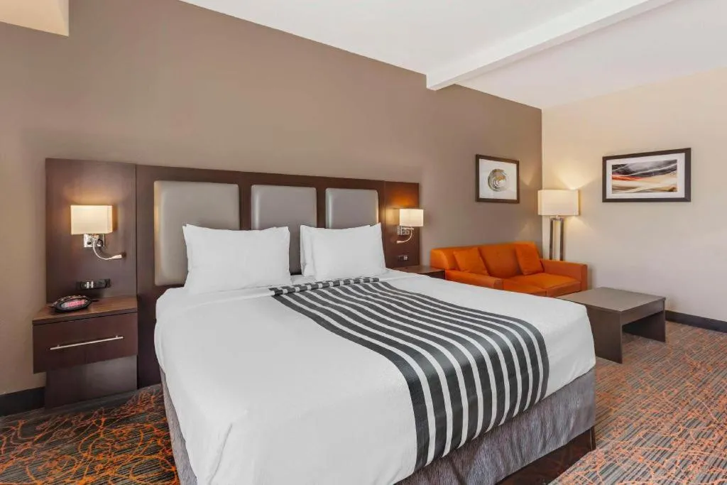 Bed in Best Western Plus Executive Inn