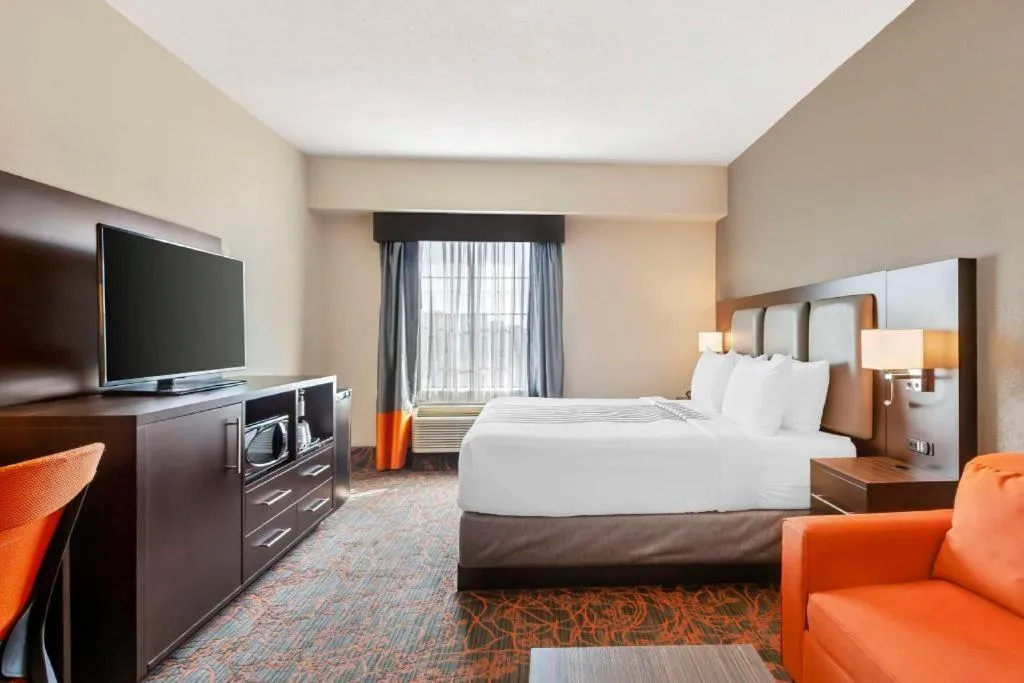 Bed in Best Western Plus Executive Inn