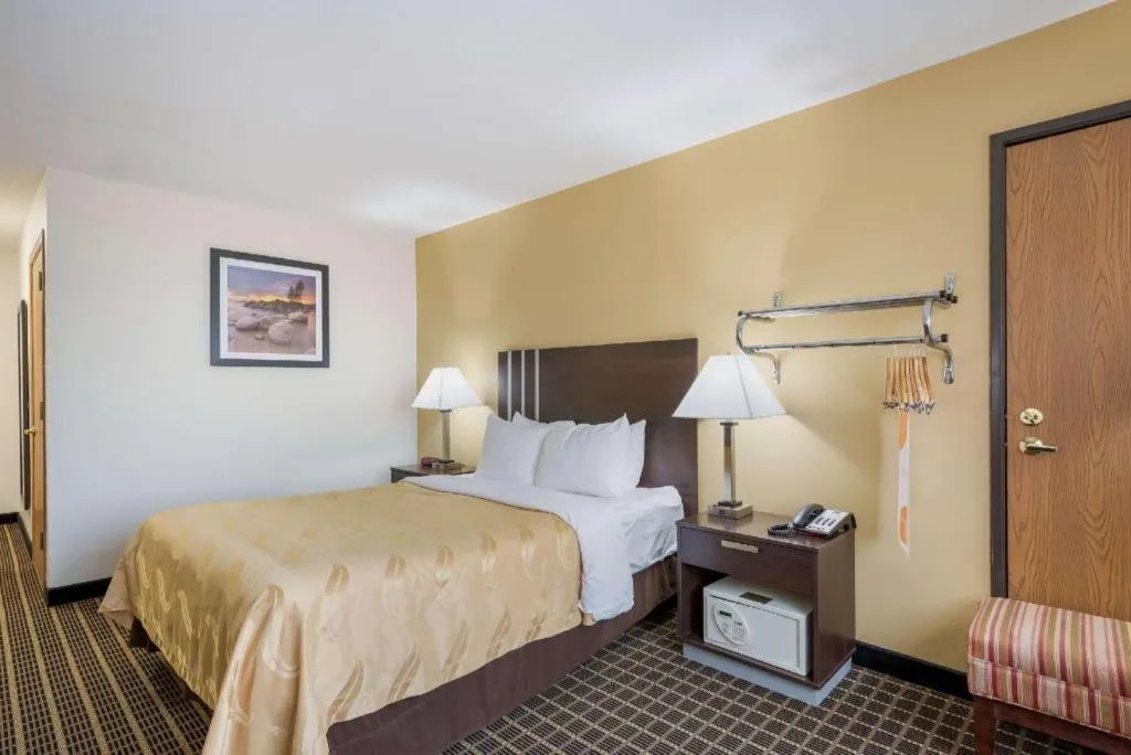 Bed in Quality Inn