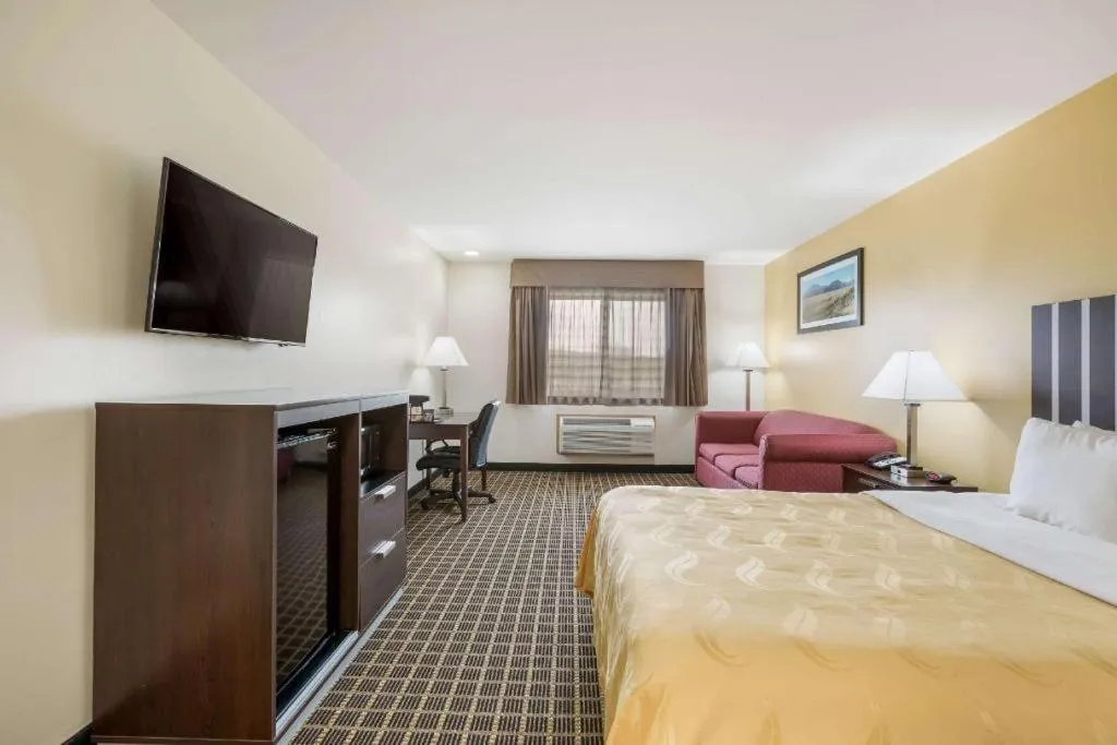 Bed in Quality Inn