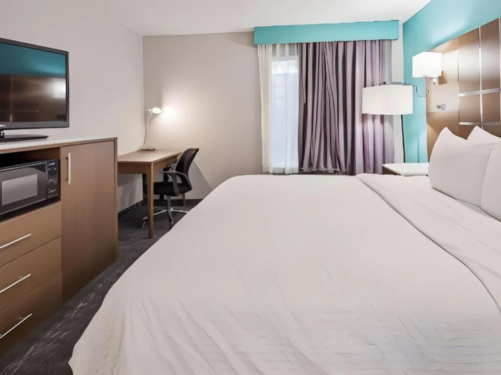 Bed in Best Western Galt Inn