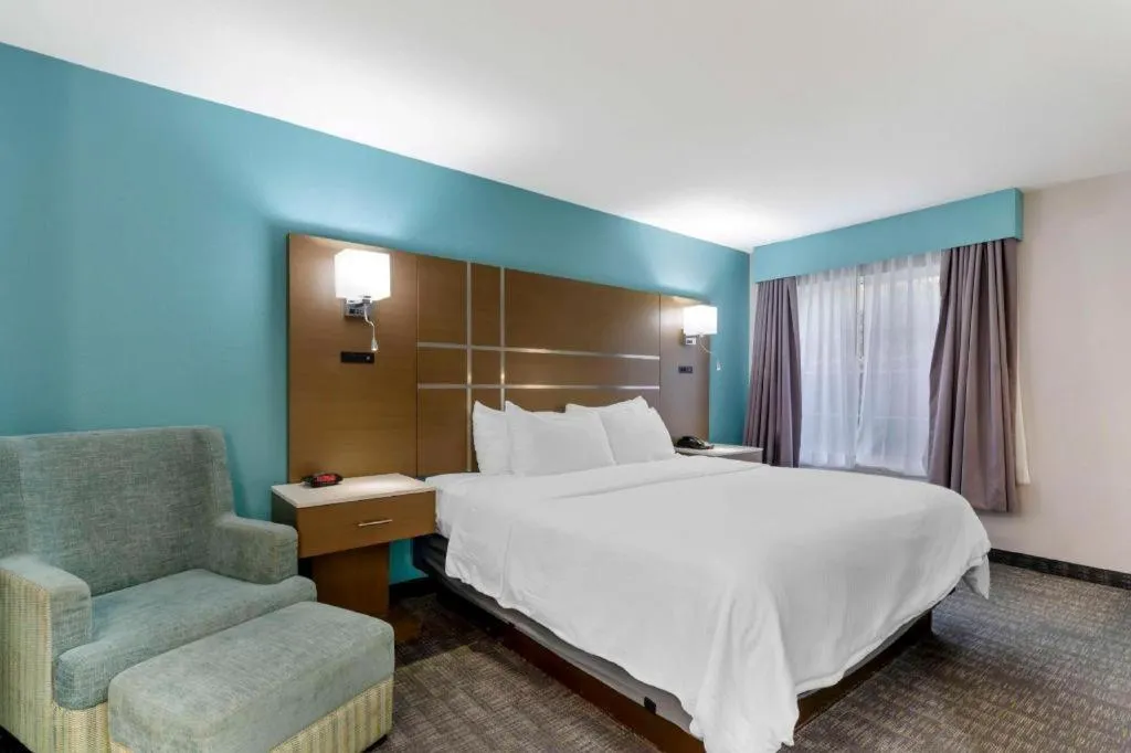 Bed in Best Western Galt Inn