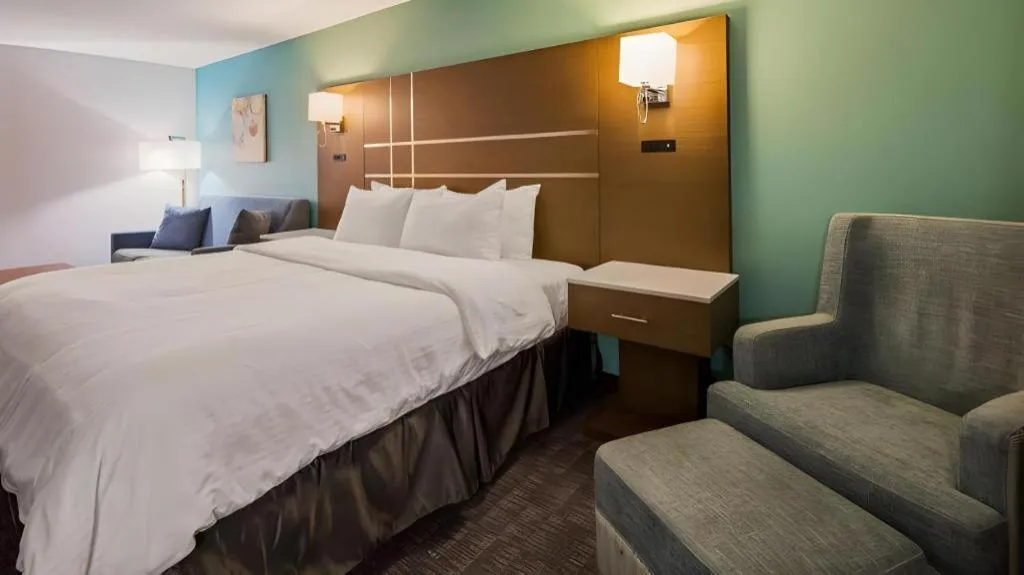 Bed in Best Western Galt Inn