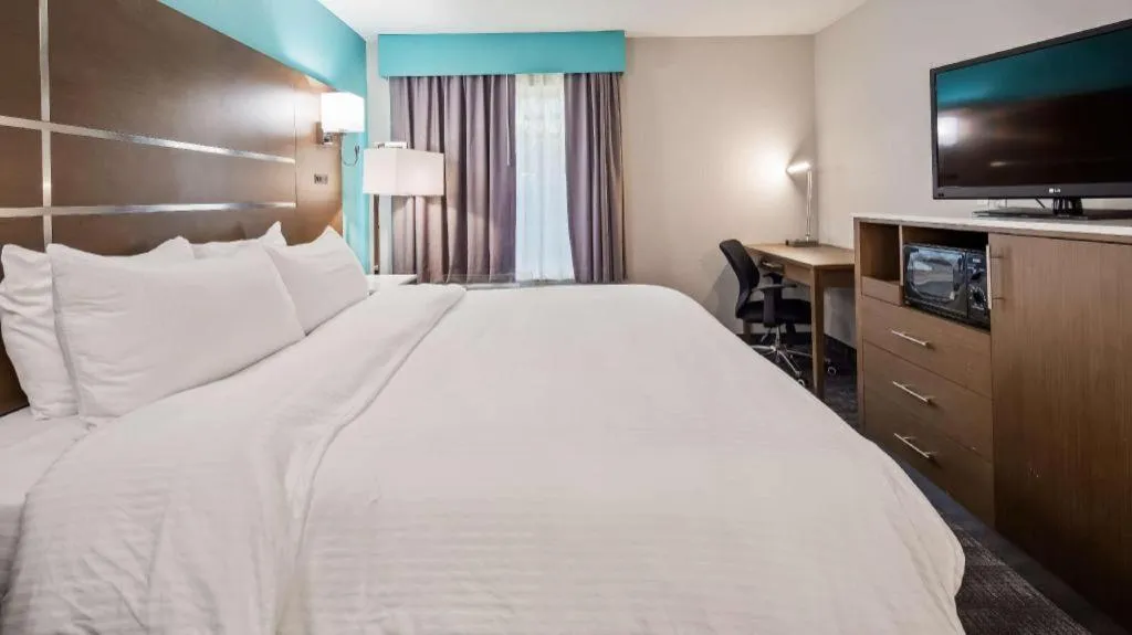 Bed in Best Western Galt Inn