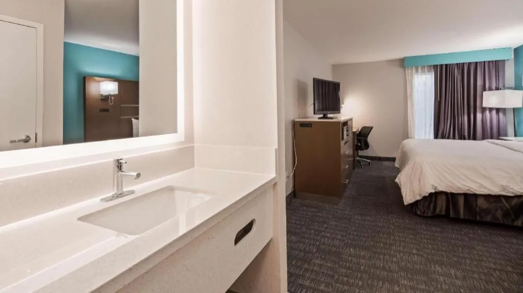 Bed in Best Western Galt Inn