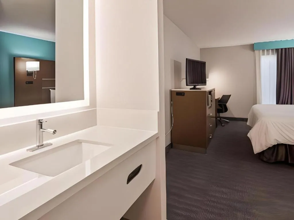 Bed in Best Western Galt Inn