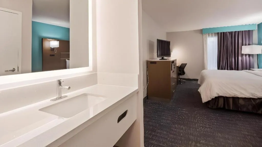 Bed in Best Western Galt Inn