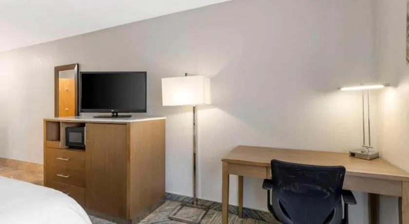 Bed in Best Western Galt Inn