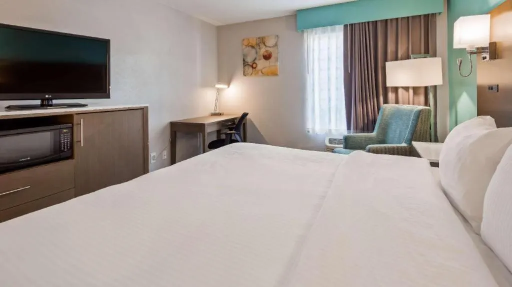 Bed in Best Western Galt Inn