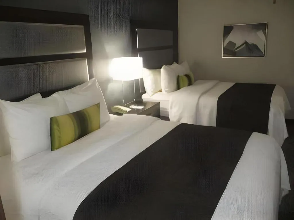 Bed in Best Western Plus Indianapolis NW Hotel