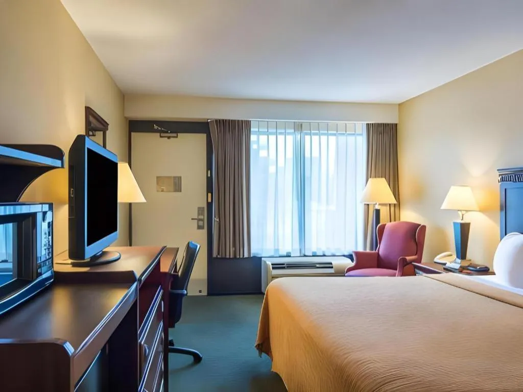 Bed in Quality Inn Manassas