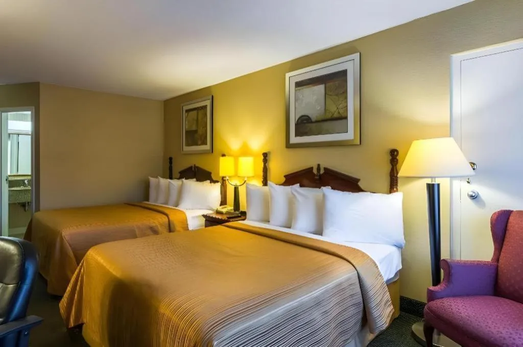 Bed in Quality Inn Manassas