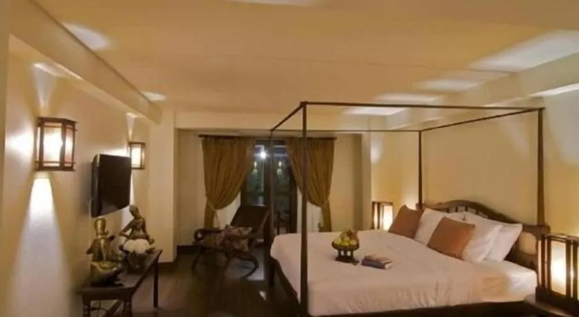 Anoma Boutique House