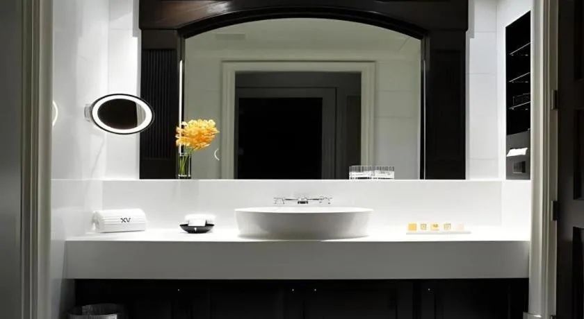 Fifteen Beacon Hotel