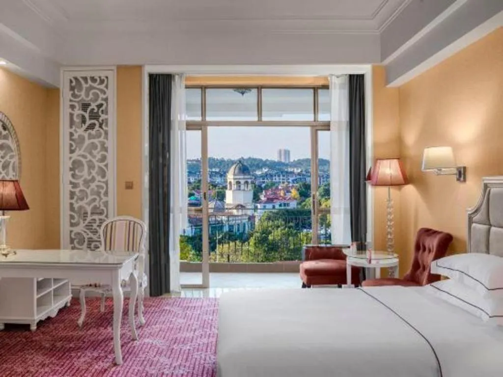 Bed in Country Garden Phoenix Hotel Changsha