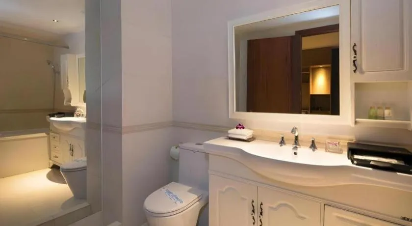 The White Hotel 8A Thai Van Lung