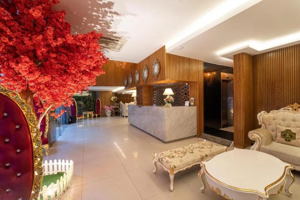 The White Hotel 8A Thai Van Lung