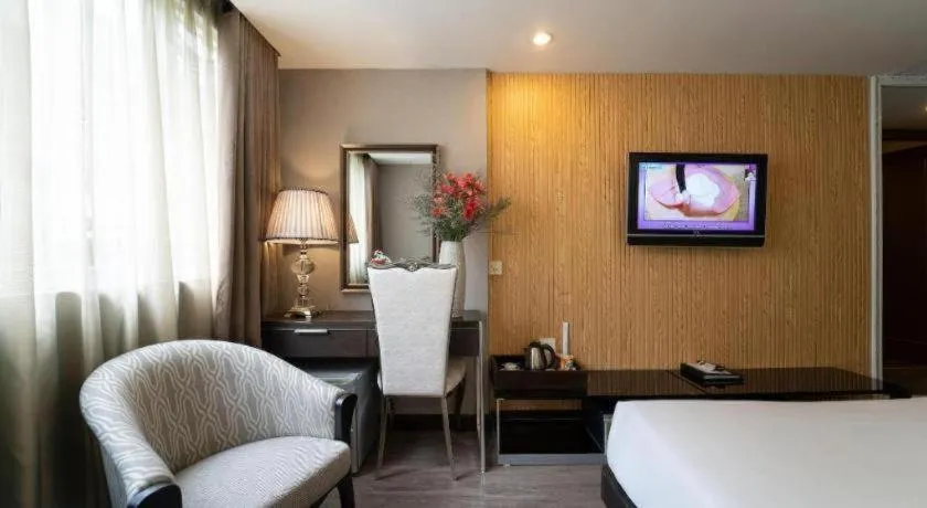 The White Hotel 8A Thai Van Lung