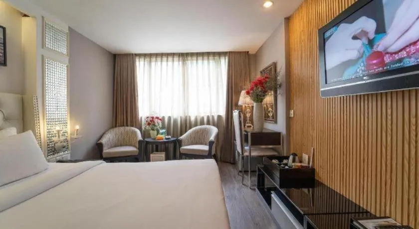 The White Hotel 8A Thai Van Lung