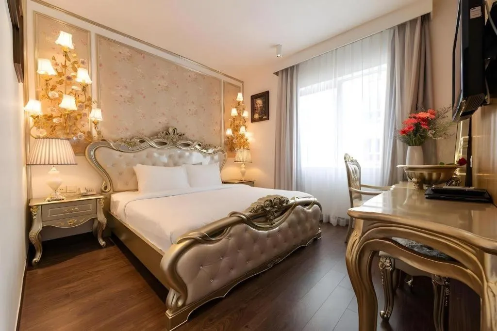 Bed in The White Hotel 8A Thai Van Lung