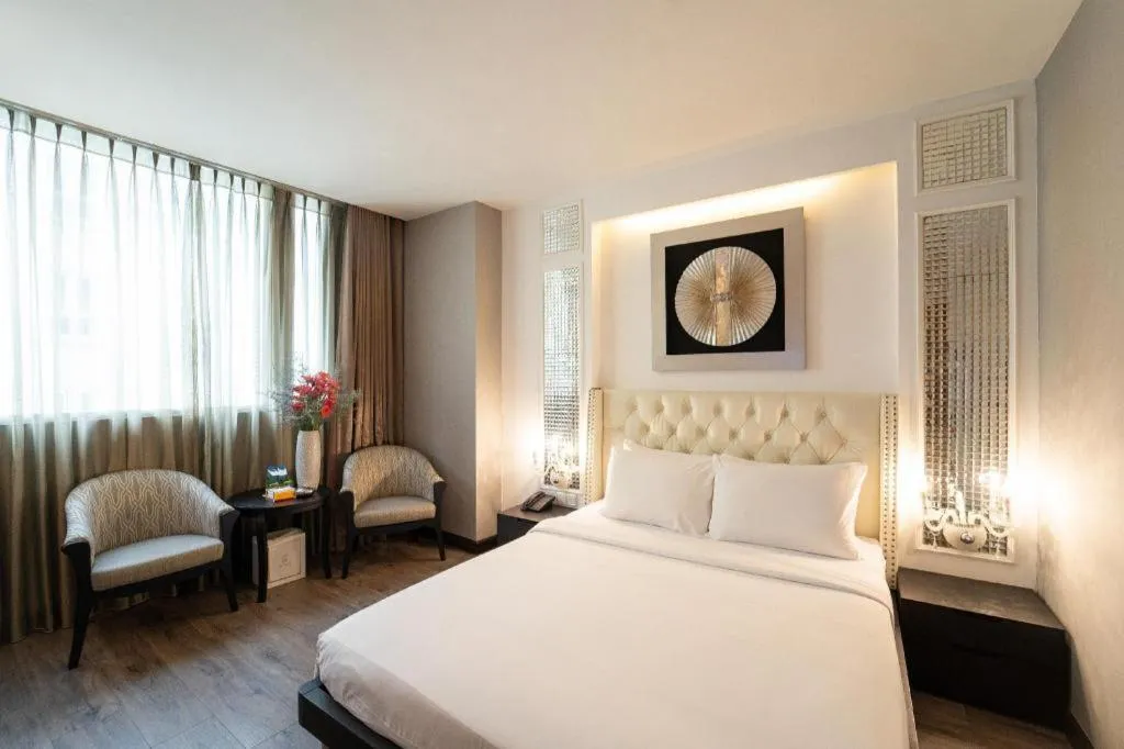 The White Hotel 8A Thai Van Lung