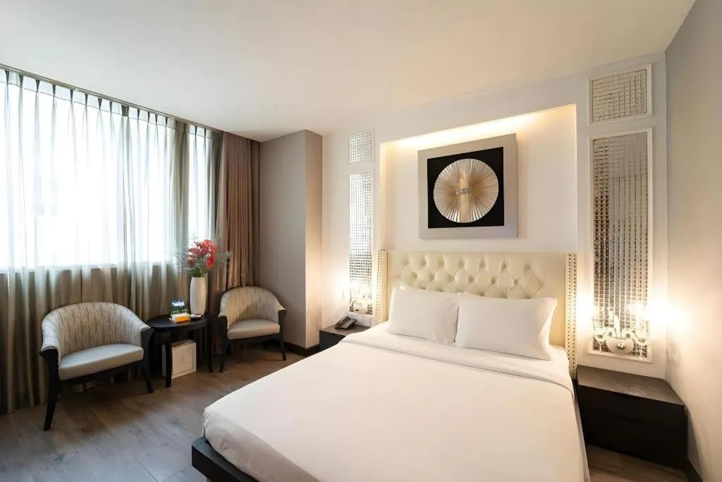 The White Hotel 8A Thai Van Lung