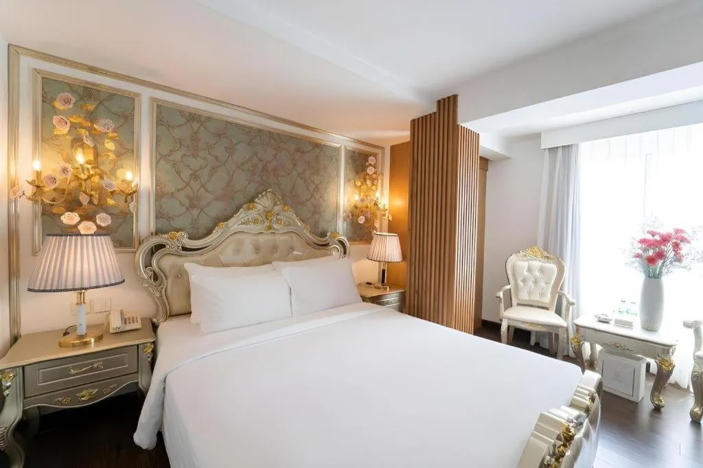 The White Hotel 8A Thai Van Lung