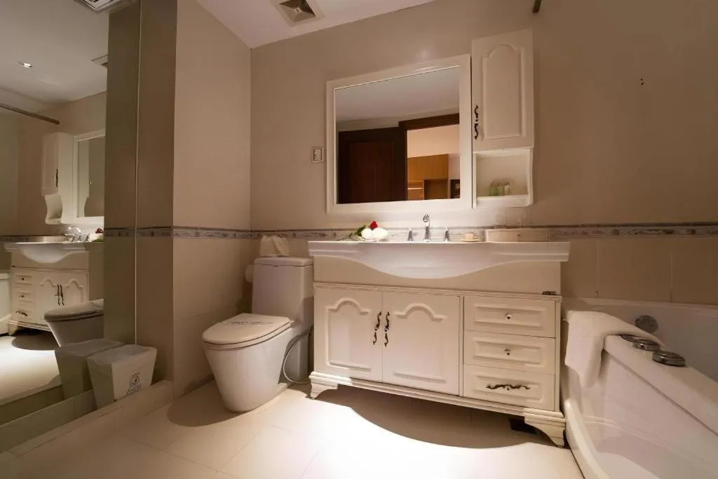 The White Hotel 8A Thai Van Lung