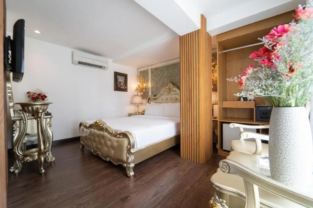 Bed in The White Hotel 8A Thai Van Lung