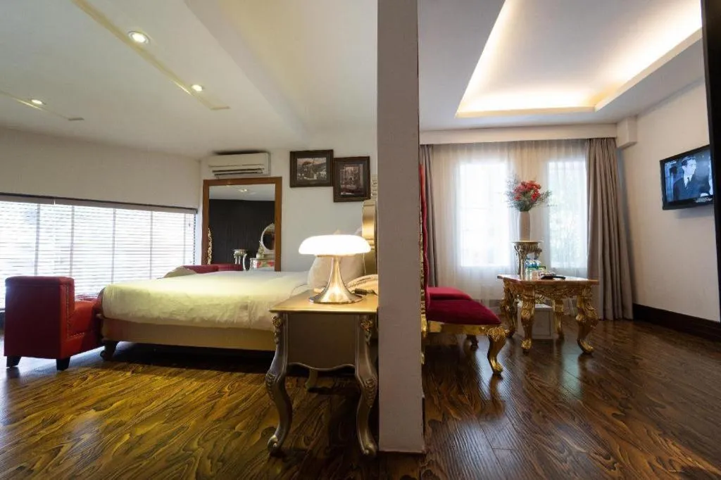 Bed in The White Hotel 8A Thai Van Lung