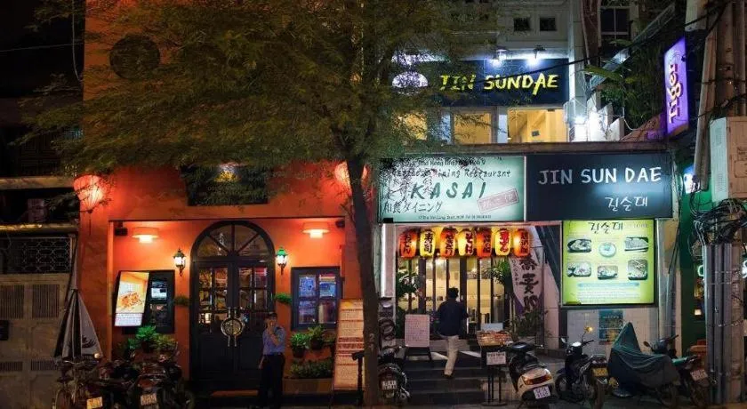 The White Hotel 8A Thai Van Lung