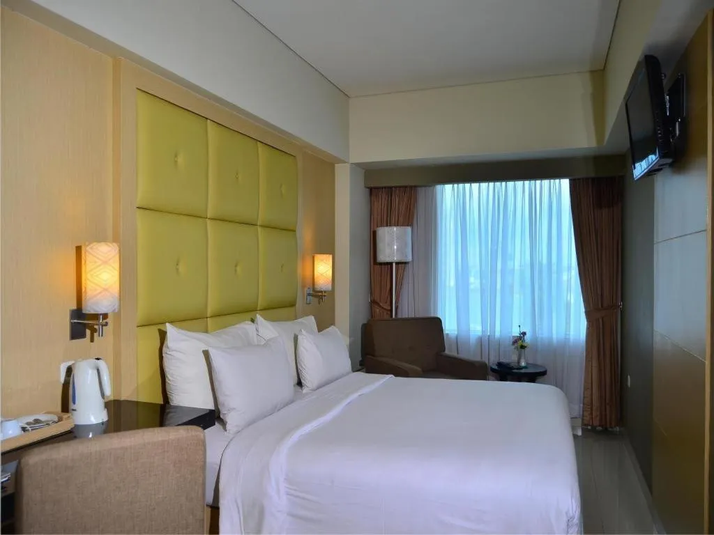 Bed in Hotel Santika Makassar