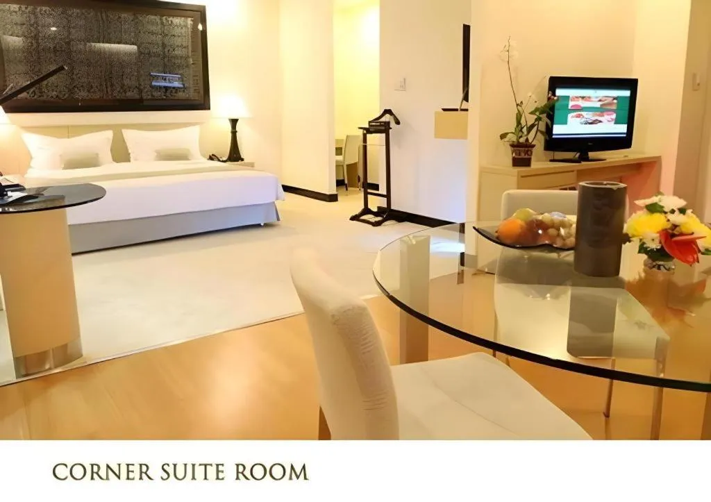 Bed in Sintesa Peninsula Hotel