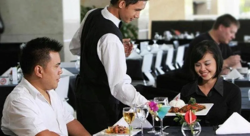 Sintesa Peninsula Hotel