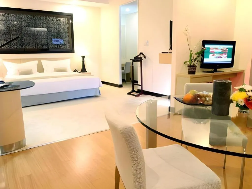 Bed in Sintesa Peninsula Hotel