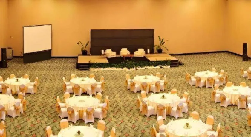 Sintesa Peninsula Hotel