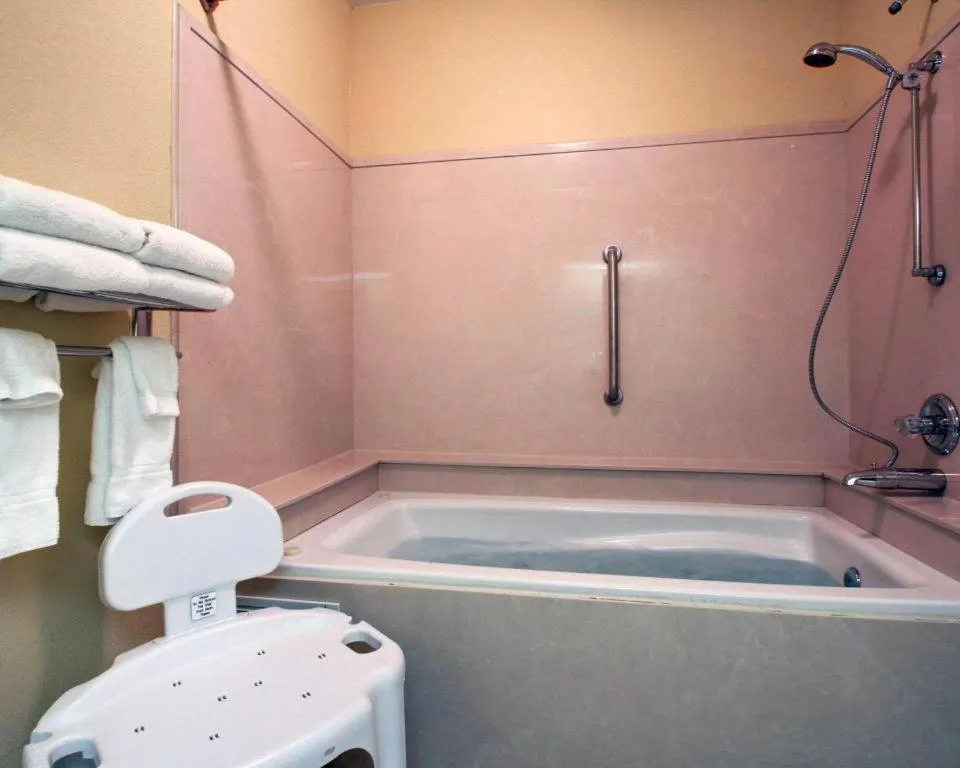 Baymont By Wyndham Laurel