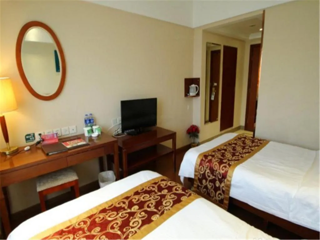 Bed in GreenTree Inn Shanghai Jingan Railway Station Xinzha Road Business Hotel